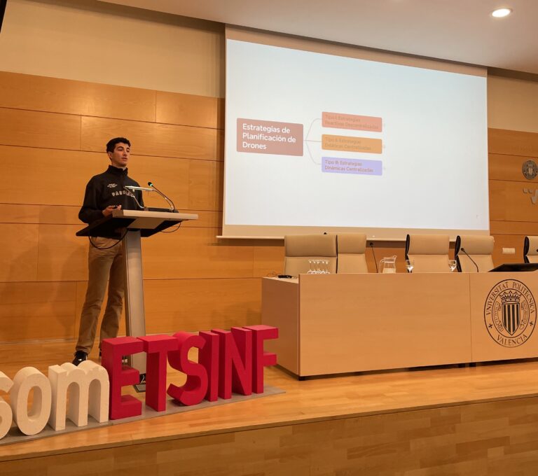 Un proyecto de la Cátedra ENIA-UPV diseña un sistema de coordinación autónoma de drones para monitorizar puntos de interés